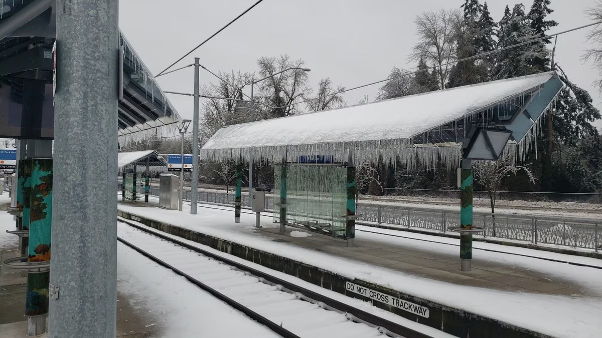 TriMet Warns of Significant Delays for MAX Lines as Winter Weather Hits Portland